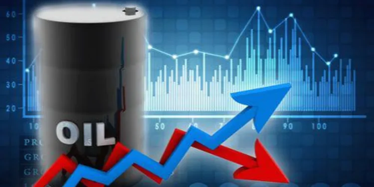 Giá dầu tăng nhẹ trước cuộc họp OPEC+