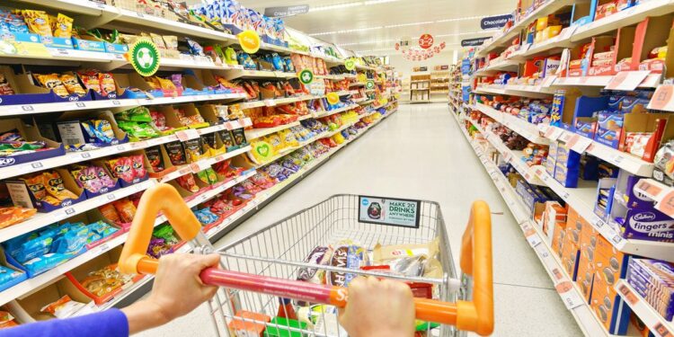 Người Việt chi tiêu mạnh trong 2025 khi quy mô thị trường bán lẻ cao nhất 5 năm qua
