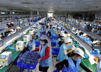 Ngành sản xuất Việt Nam tăng mạnh, PMI tháng 12 đạt 53 điểm